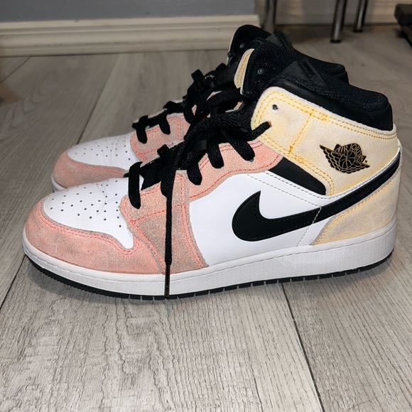 Jordan Air Jordan 1 Mid SE KIDS SIZE 7 - Picture 3 of 8